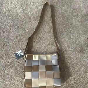 Comely Seatbelt Shoulder Bag.